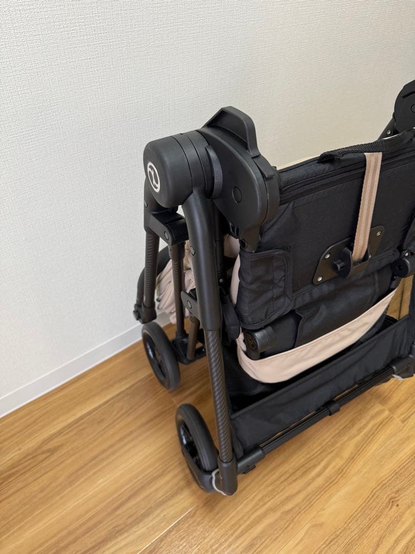 ベージュ 折りたたみ式 ベビーカー