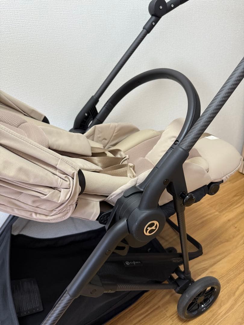 ベージュ 折りたたみ式 ベビーカー