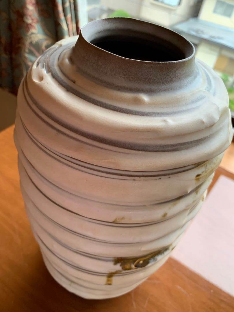 昭和レトロ未使用保管品 常滑 翠窯 陶芸大きな花瓶壺華道ベージュと茶の模様 貫入