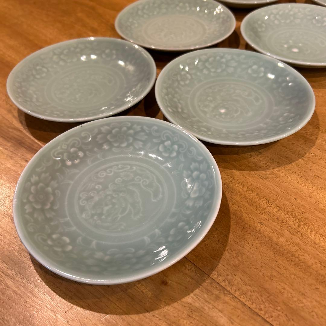 有田焼牡丹紋獅子陽刻皿 青白磁 平皿 小皿 獅子 和食器 骨董品 七枚