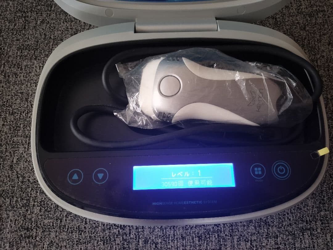 新春セールケノンＶ4.1 脱毛器　新品含むカートリッジ4つ付き