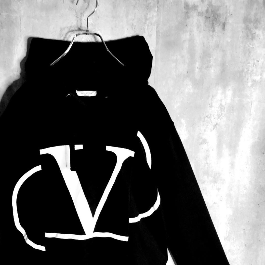 【美品】ヴァレンティノ アシンメトリー ビッグセンターVロゴ パーカー M