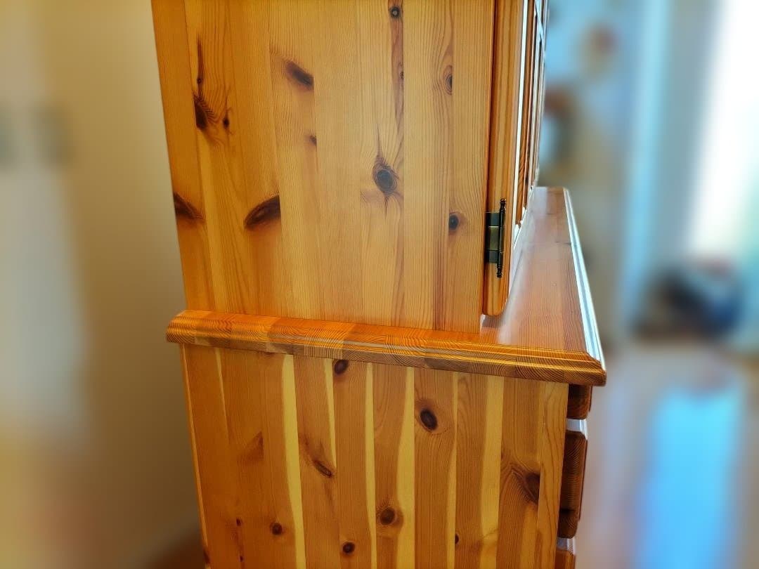 食器棚　カントリー　木製キャビネット　 ガラス扉