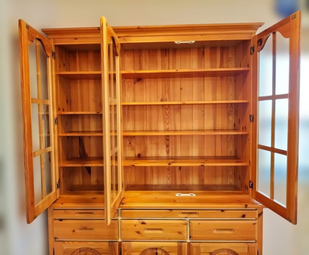 食器棚　カントリー　木製キャビネット　 ガラス扉