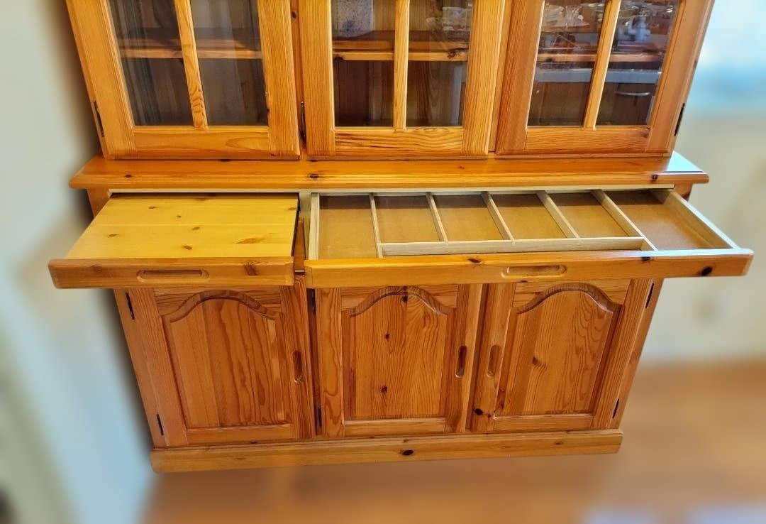 食器棚　カントリー　木製キャビネット　 ガラス扉