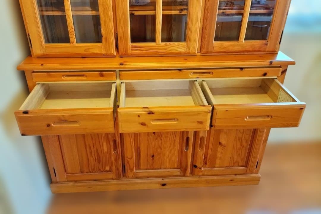 食器棚　カントリー　木製キャビネット　 ガラス扉