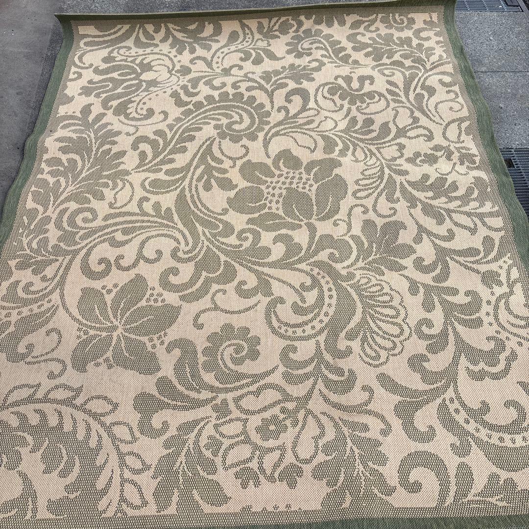 ベルギー製　フローラルデザイン ラグ