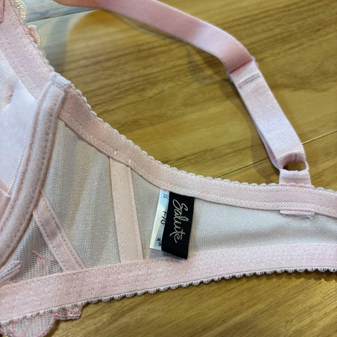 【サルート】ピンク花柄刺繍ブラジャーショーツセット F70