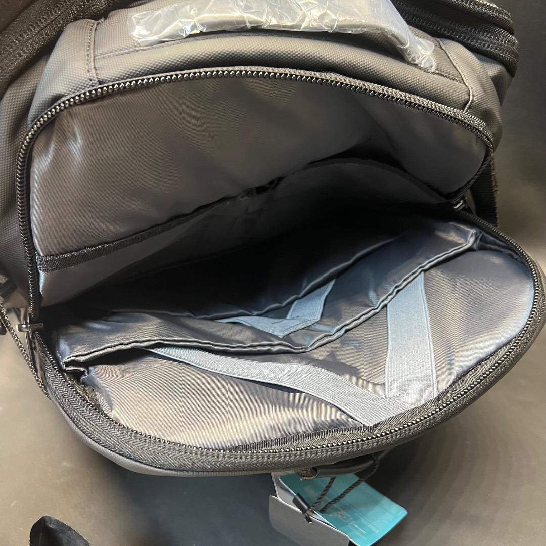 〇Of66 未使用真空圧縮 バックパック トラベルバッグ ブラック