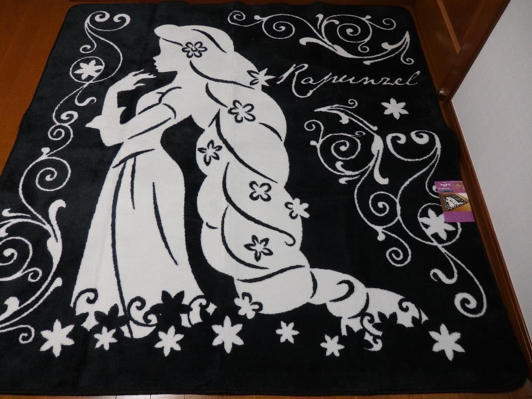 新品♪かわいい！ ラプンツェル センターラグ 2畳用 ディズニー