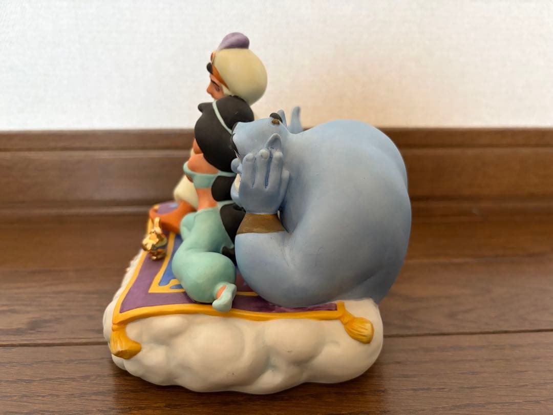 東京ディズニーランド　アラジン ジャスミン ジーニー 陶器製の置物
