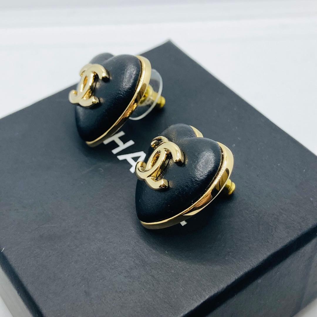 極美品✨ 箱✨ シャネル ピアス ココマーク ハート ラムスキン B22K