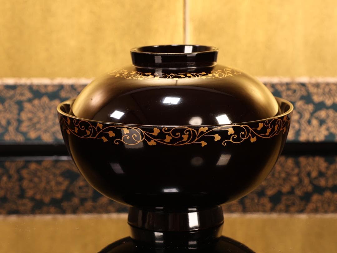 BK423　時代輪島塗　図替り　貝尽くし図金蒔絵　吸物椀　二客　木製　懐石 菓子