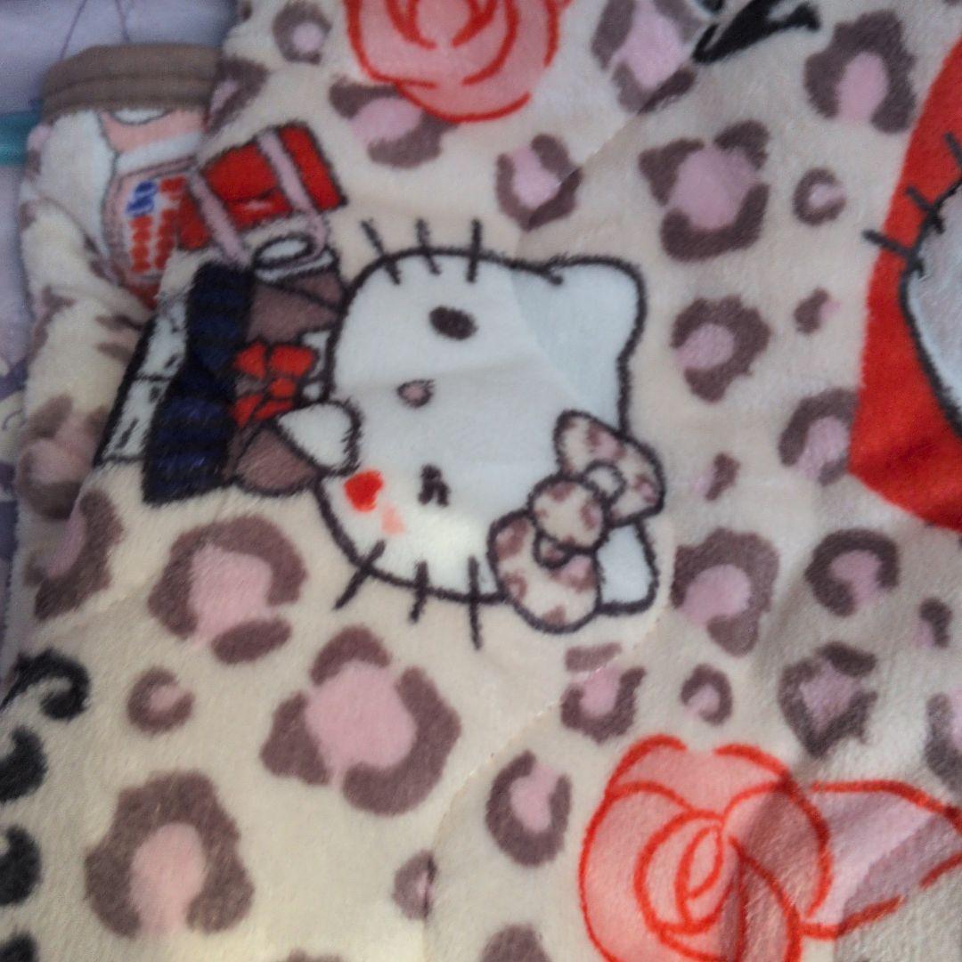 キティちゃん　ハローキティ　敷きパッド　あったか掛け布団カバー　毛布　寝具