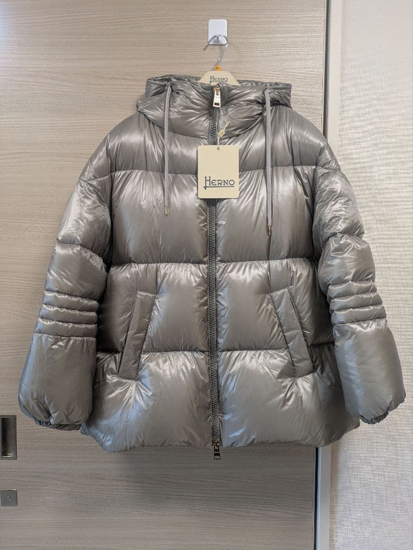 ニ*!様 値下げ！2/3まで出品　新品タグ付き　Herno フード付きダウンジャ