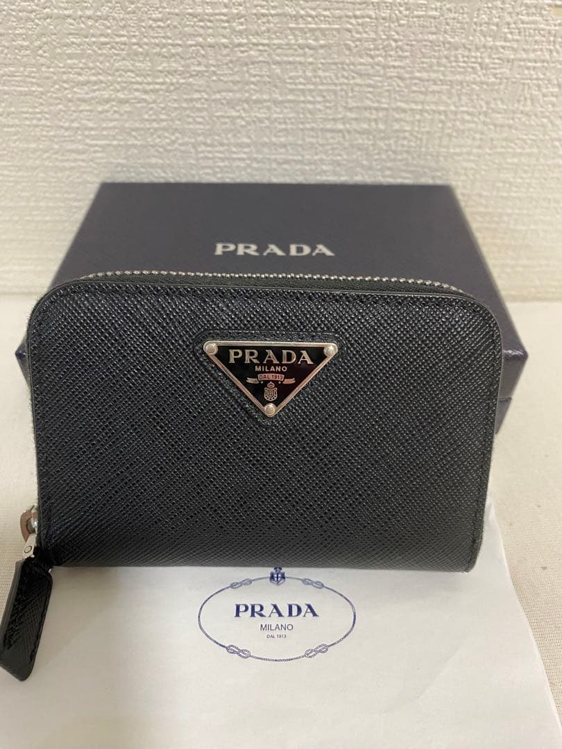 【最終値下げ】PRADA サフィアーノトライアングル ケース