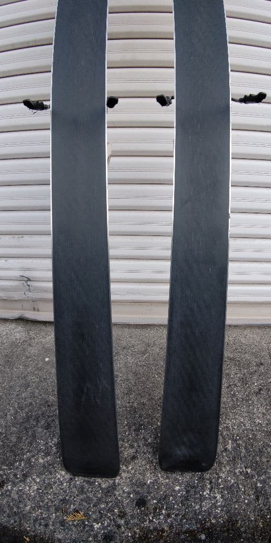 Nokian スキー板 青と黒 バインディング付き