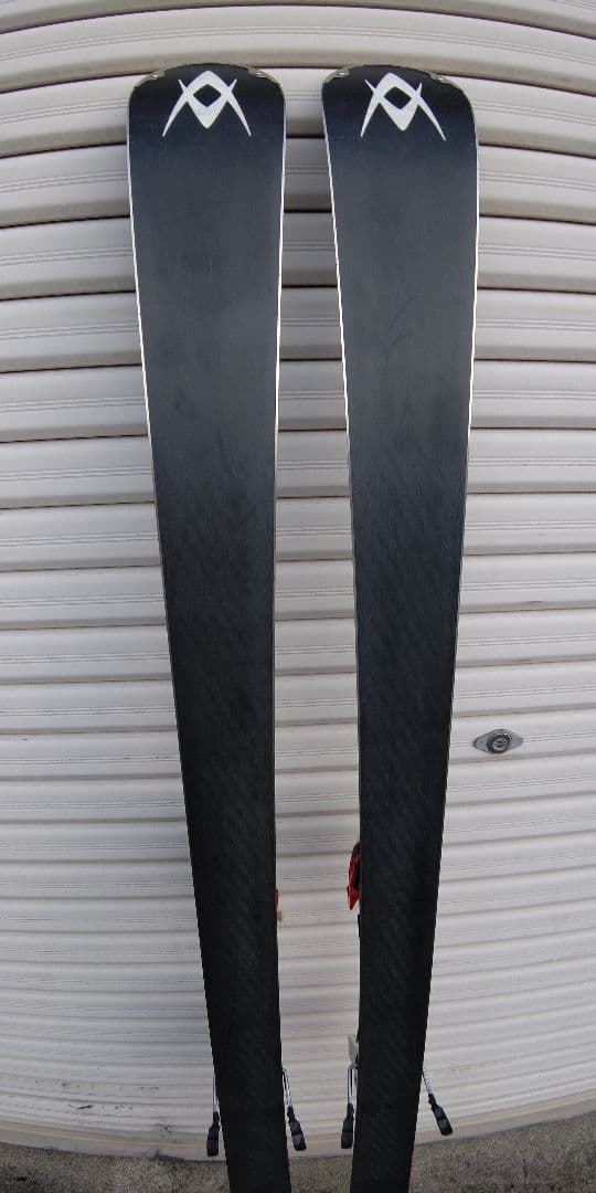 Nokian スキー板 青と黒 バインディング付き