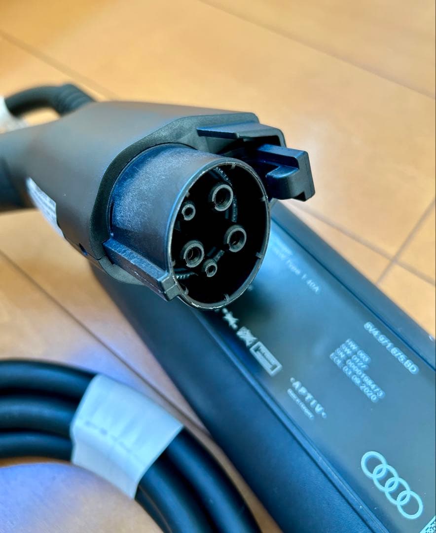 【新品】アウディ e-tron charging kit 8kw 充電器