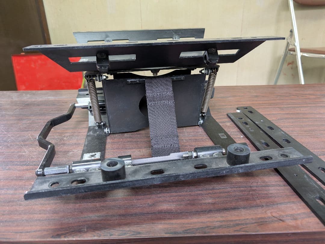 200系ハイエース　フロントシート180度回転 Tilt Swivel Seat