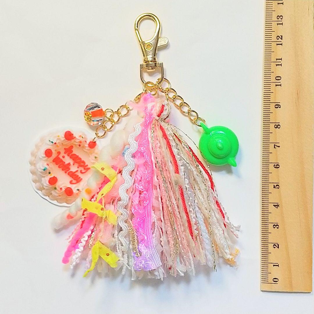 SOLD◆ハンドメイド 引き揃え糸 タッセル チャーム ケーキ レトロ ポップ