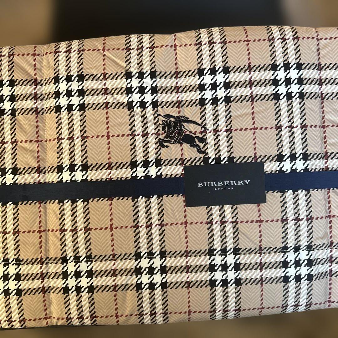 BURBERRY ダウンケット 羽毛肌掛け布団　ダウン　掛け布団　布団