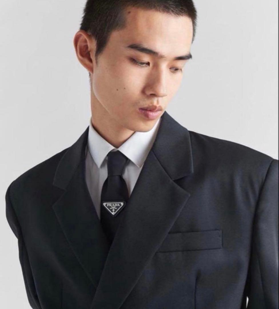 プラダ　ナイロンネクタイ　三角プレート