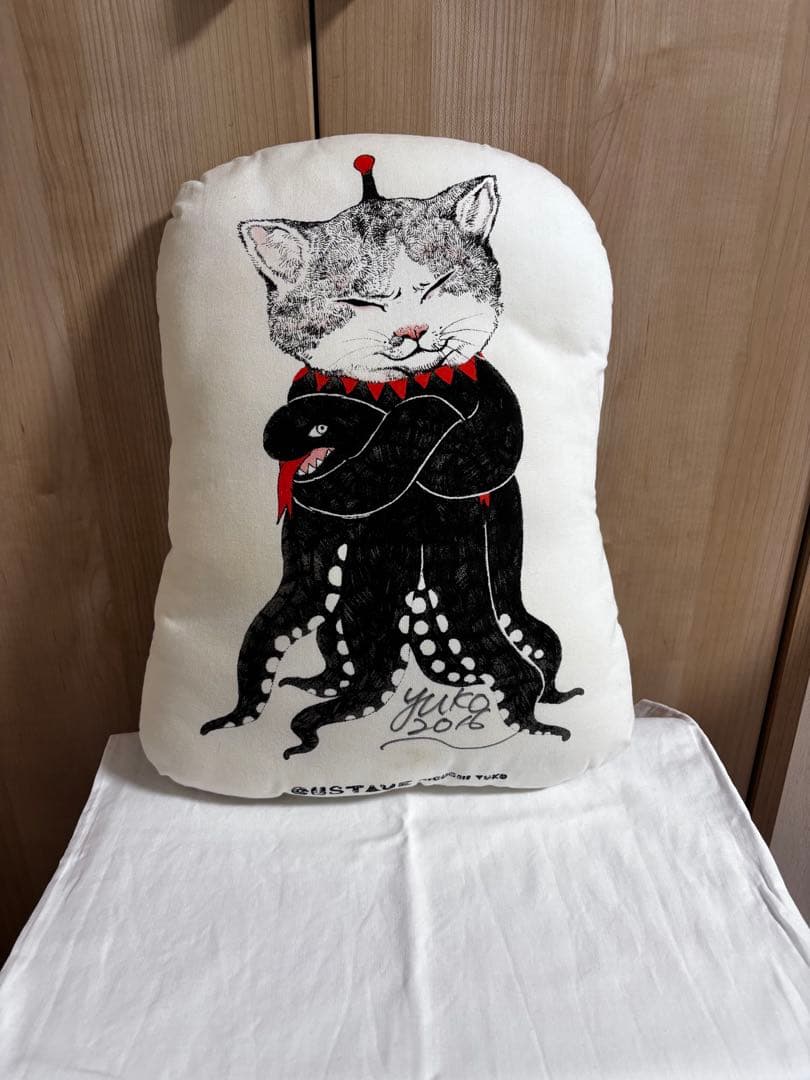 ヒグチユウコ　ギュスターヴ君　サイン入りクッション