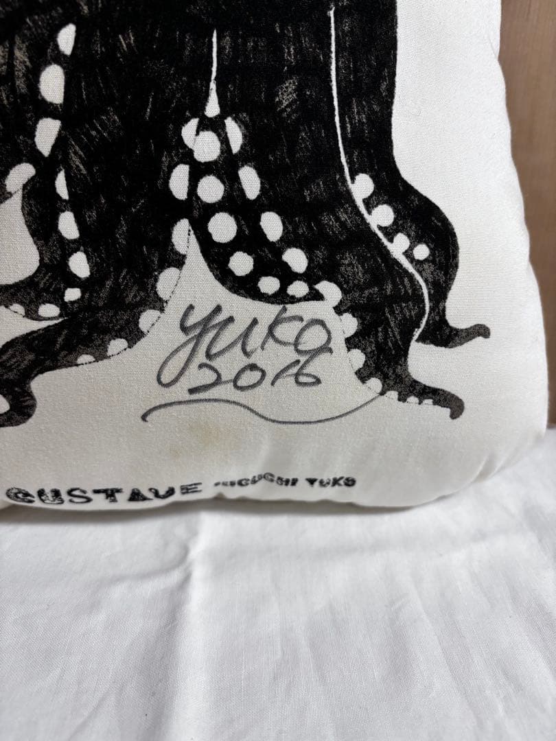 ヒグチユウコ　ギュスターヴ君　サイン入りクッション