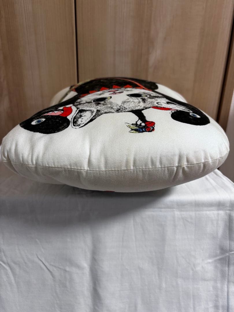 ヒグチユウコ　ギュスターヴ君　サイン入りクッション