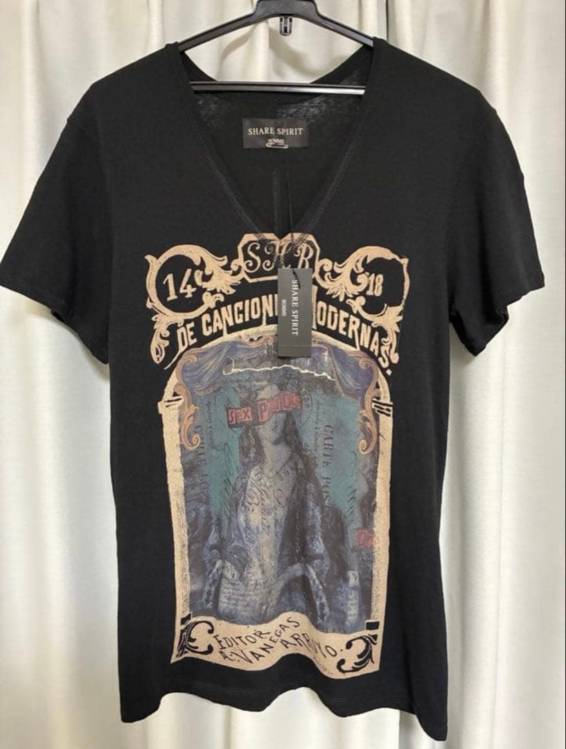 share spirit ＶネックTシャツ　プリント　 HYDE