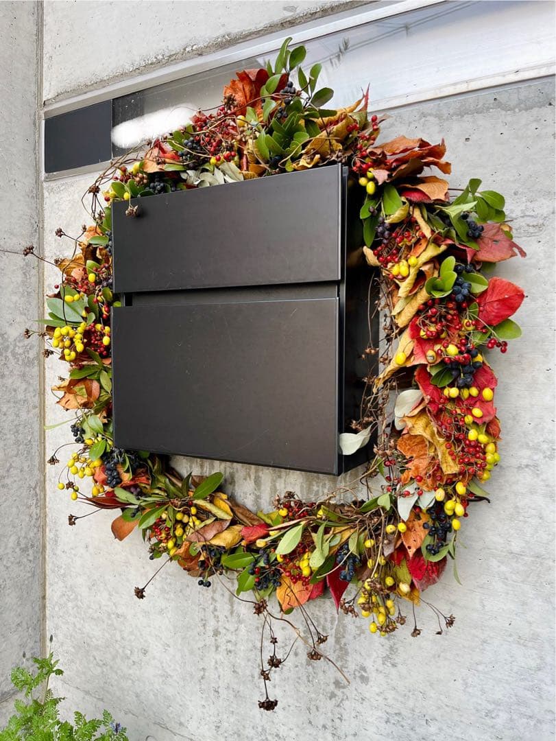 大きな葉と実のリース