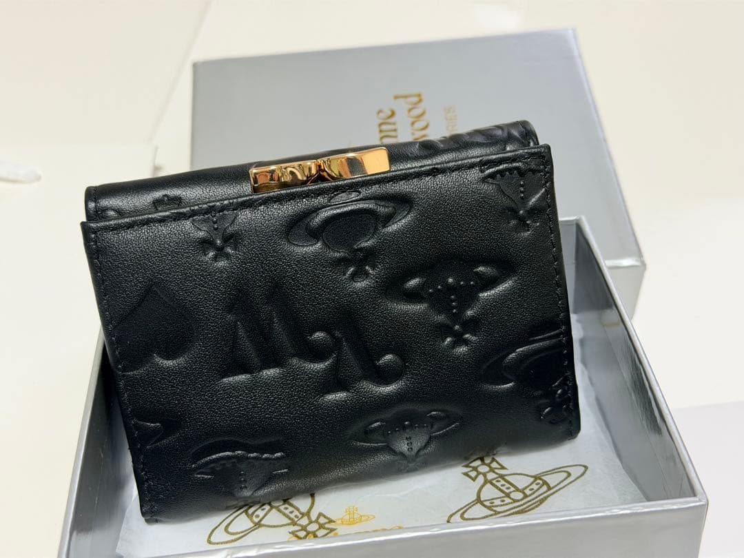Vivienne Westwood ブラック　三つ折り財布 金マーク