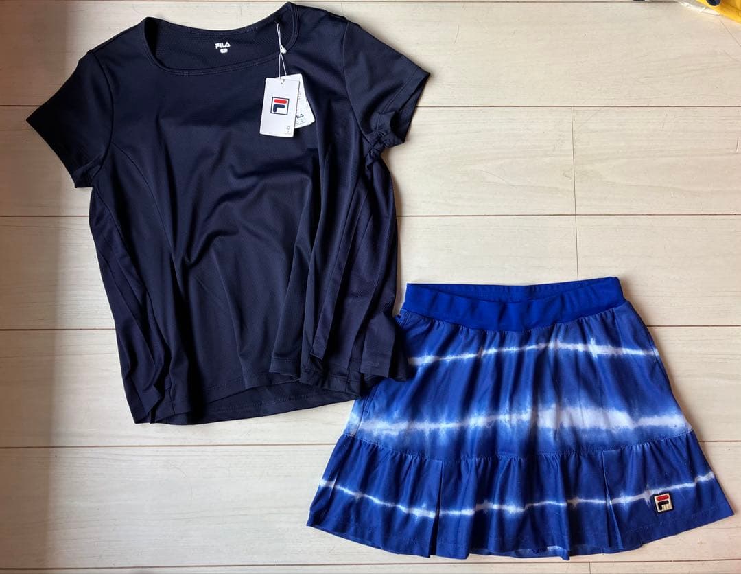 FILAフィラ＊紺のエアリーバックプリーツトップスとタイダイブルースコートセット