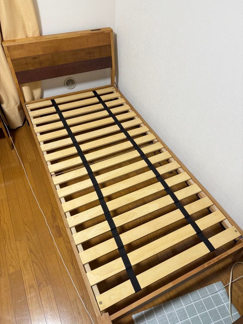 【木製シングルベッドフレーム】コンセント付き