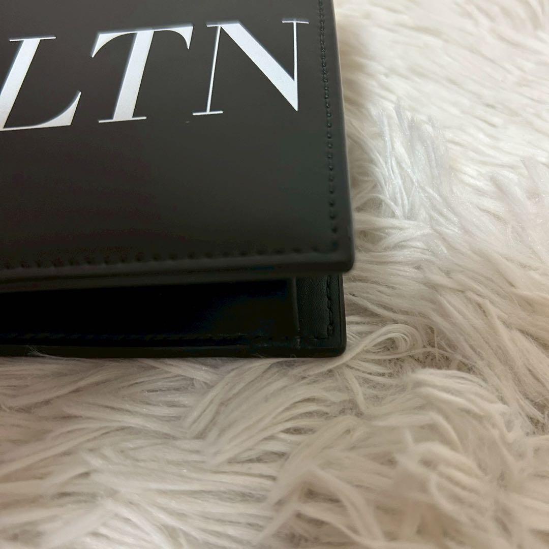 未使用級✨VALENTINO ヴァレンティノ 二つ折財布 ブラック