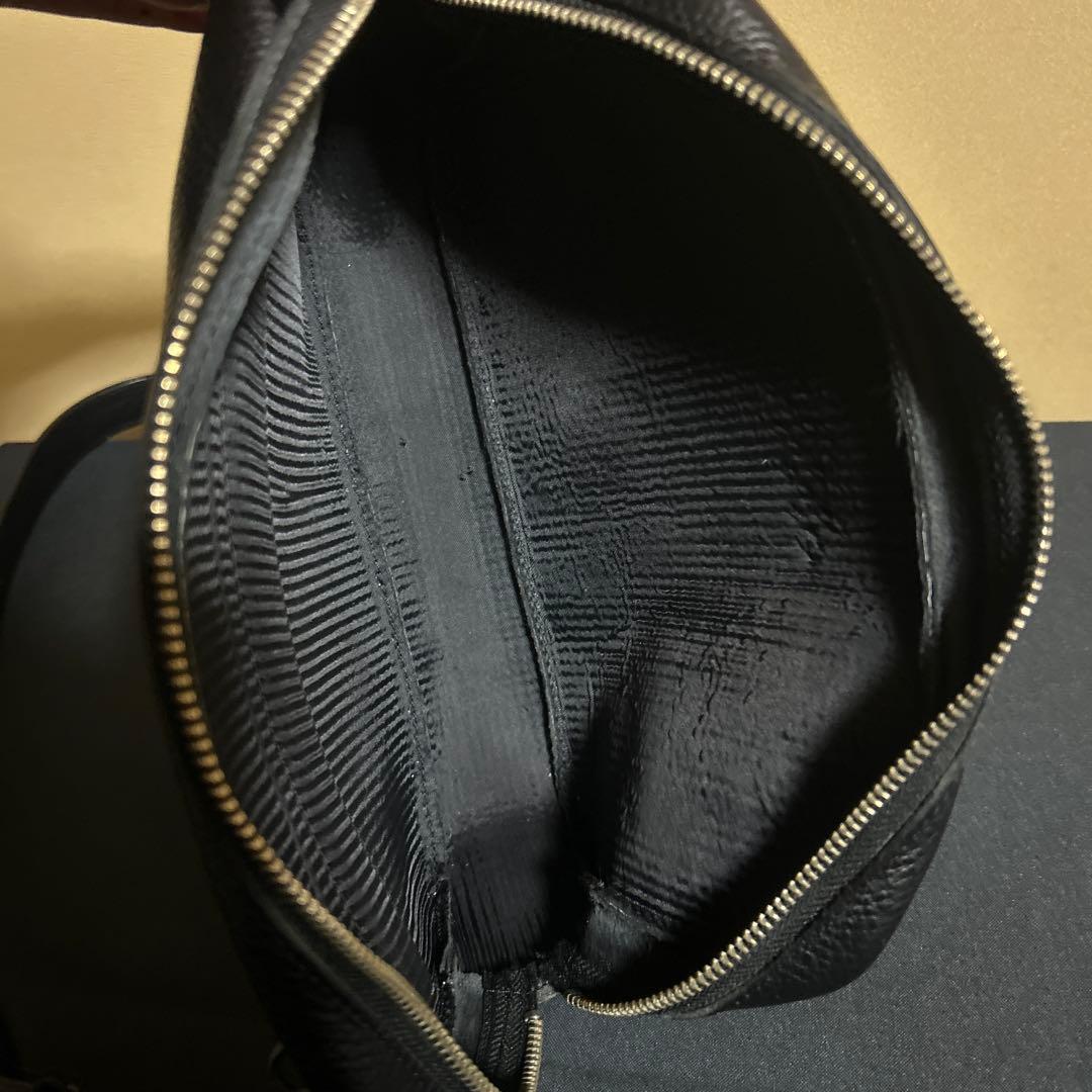 【 CALEE 】 STUDS LEATHER BODY BAG 25AW