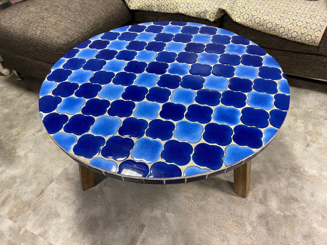 おしゃれなモザイクテーブル
