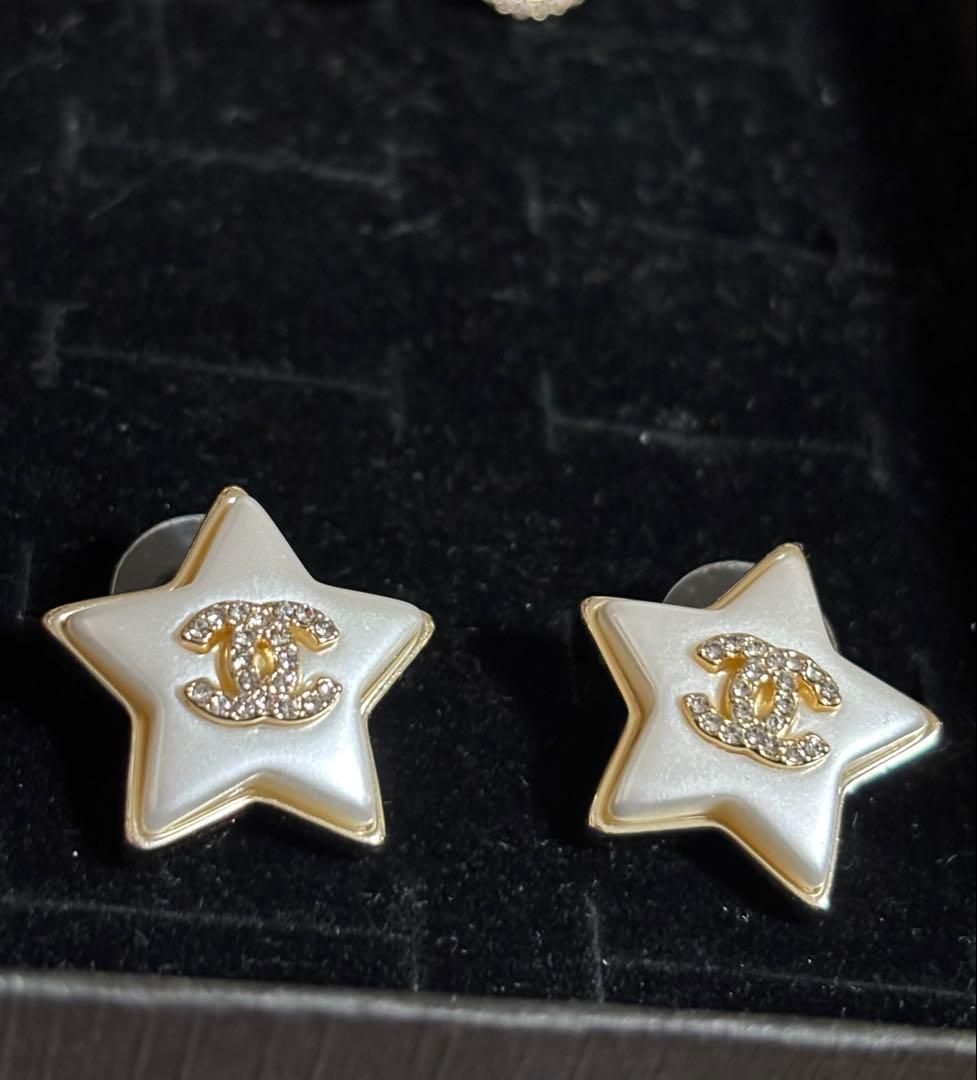 CHANEL 星型 ピアス(両耳用)