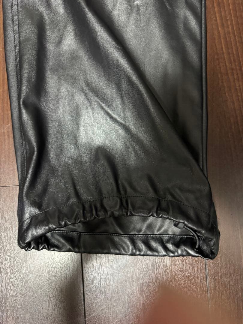 【美品】ディーゼル Dロゴ付ダーツ加工エコレザーパンツ D-MARTY-LTHF