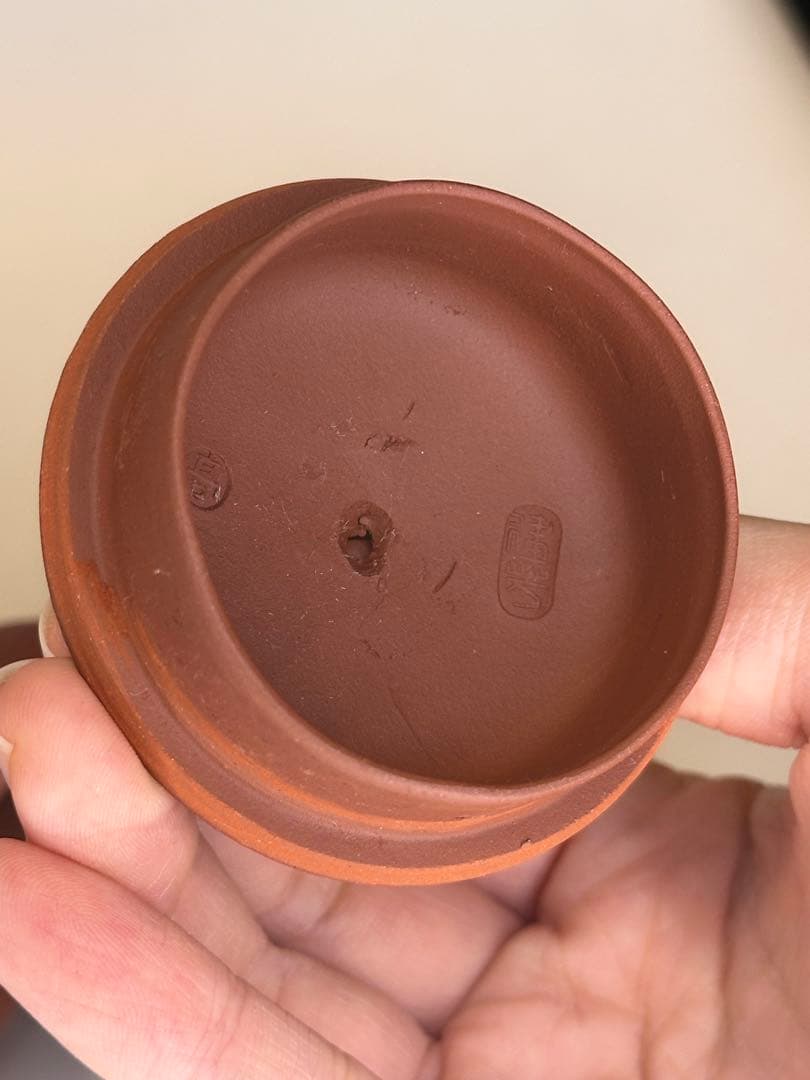 中国 朱泥 三足 急須 壺身刻字 龍頭把手 蓋上丸環 底款付き 紫砂壺