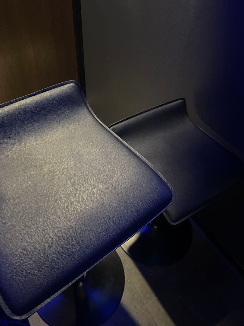 お得8個セット　黒の合成皮革　バー　カウンターチェア　 高さ調整可能　最終価格