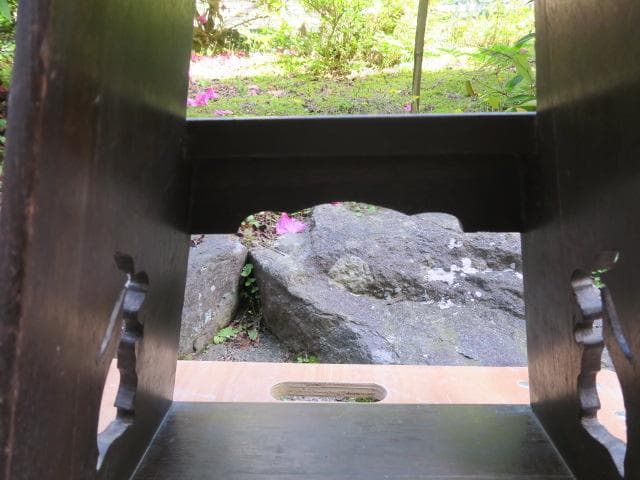 【昭和レトロ】木製ステップ台 うさぎマーク切り抜き 踏台 ディスプレイ