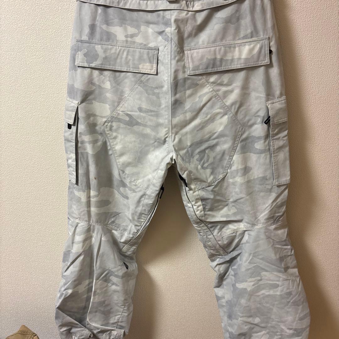 VOLCOM スノボードウェア　パンツ　カモフラ　白