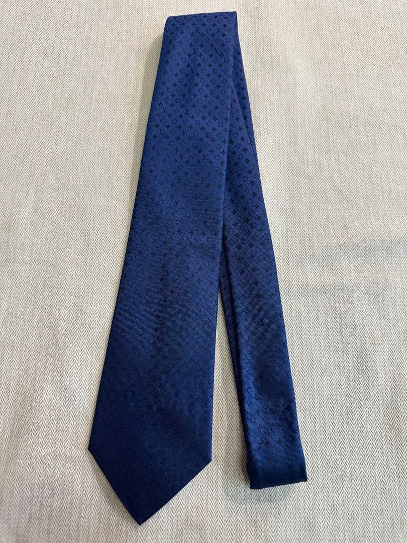 ルイヴィトン　ネイビー シルク ネクタイ ロゴパターン