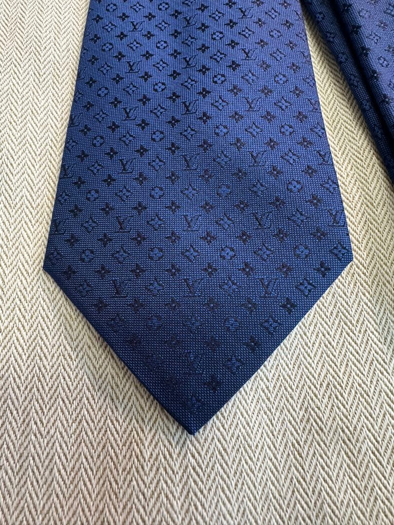 ルイヴィトン　ネイビー シルク ネクタイ ロゴパターン