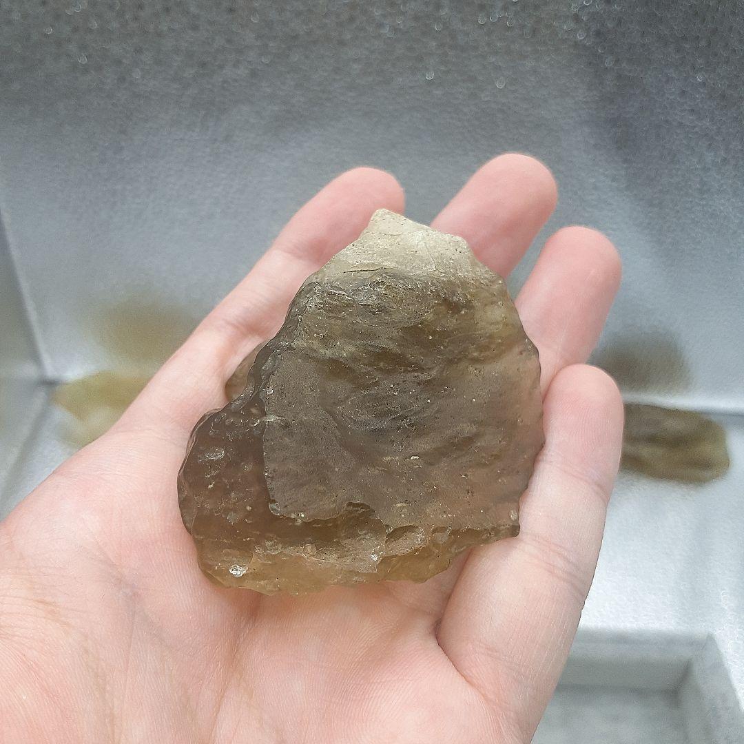 ブラックリビアングラス　原石