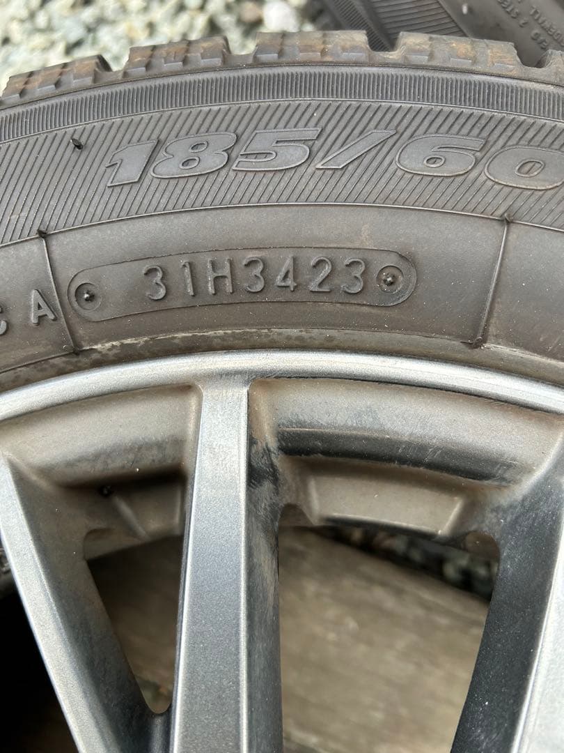 185/60R15 スタッドレス4本セット　シエンタ等に！2023年製造