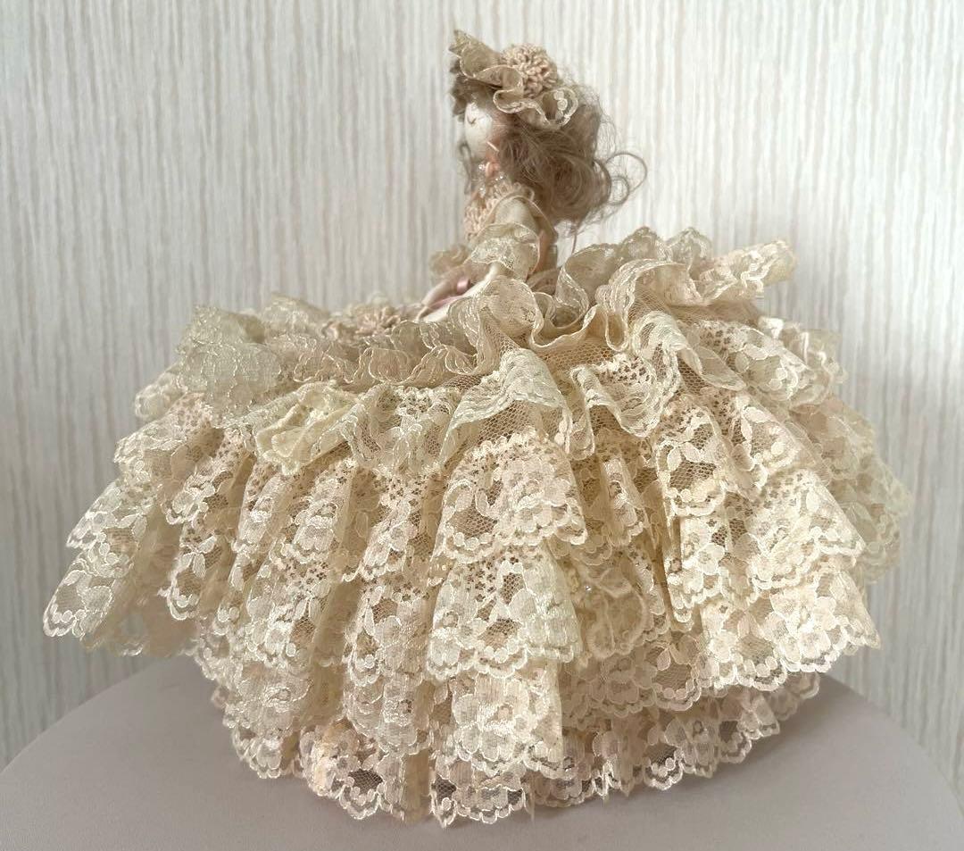 サエラ お人形 小物入れ付き クリーム色 ピンク