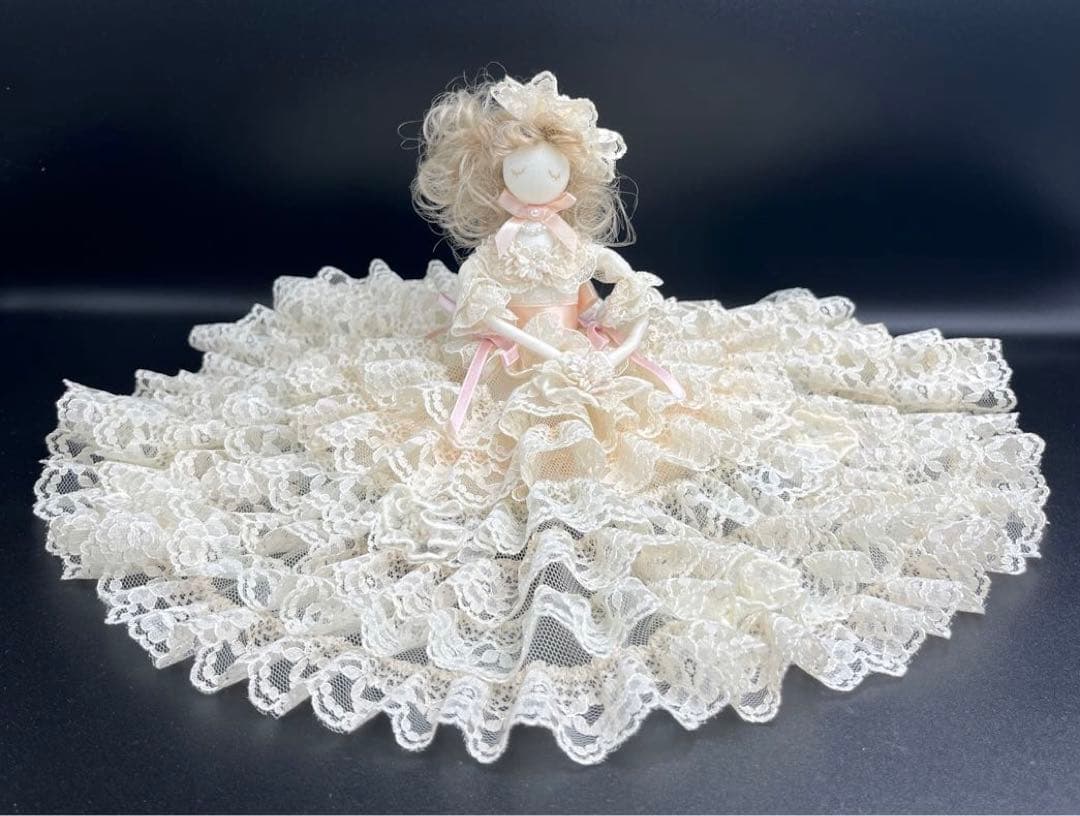 サエラ お人形 小物入れ付き クリーム色 ピンク